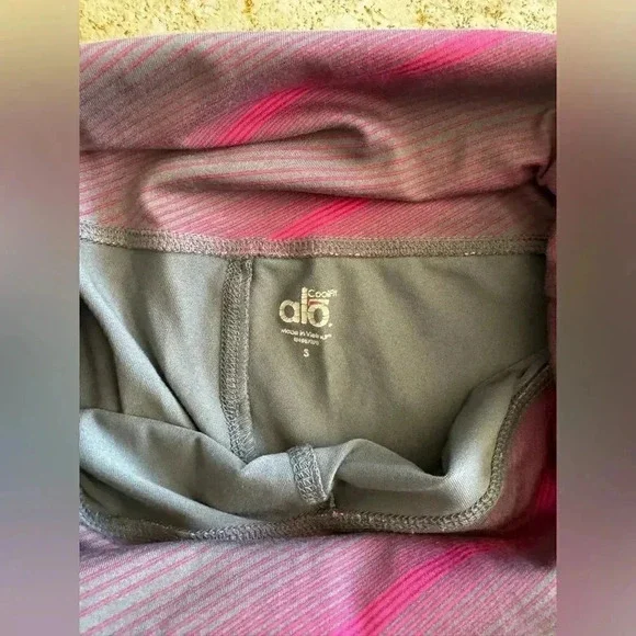 Alo capri leggings small / E26 - Picture 3 of 3